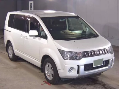MITSUBISHI DELICA D5