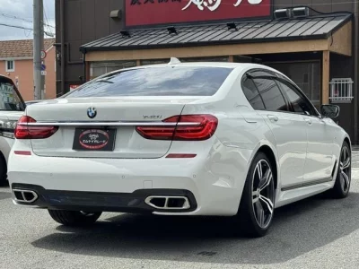 BMW 7 SERIES