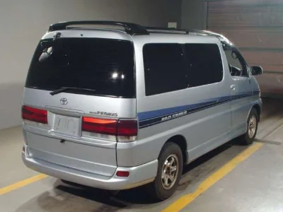 TOYOTA HIACE REGIUS