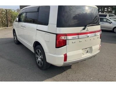 MITSUBISHI DELICA D5