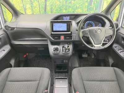 TOYOTA NOAH 2015 с аукциона, 1800cc, пробег 116 000 км