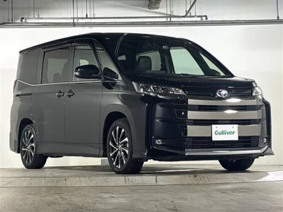 TOYOTA NOAH 2023 с аукциона, 1800cc, пробег 29 000 км