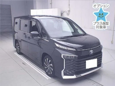 TOYOTA VOXY 2025 с аукциона, 1800cc, пробег 15 000 км