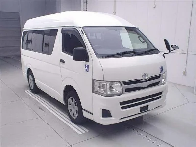 TOYOTA HIACE VAN 2013 с аукциона, 2000cc, пробег 60 000 км