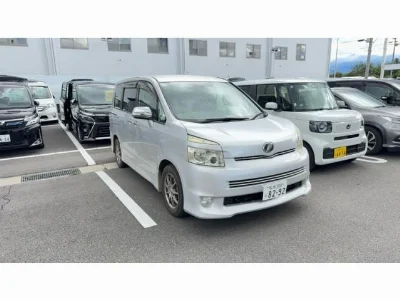 TOYOTA VOXY 2009 с аукциона, 2000cc, пробег 309 000 км