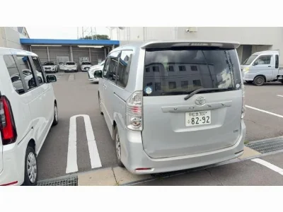 TOYOTA VOXY 2009 с аукциона, 2000cc, пробег 309 000 км