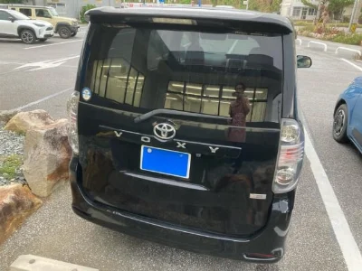 TOYOTA VOXY 2009 с аукциона, 2000cc, пробег 176 000 км