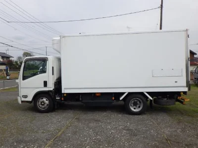 ISUZU ELF 2021 с аукциона, 3000cc, пробег 152 000 км