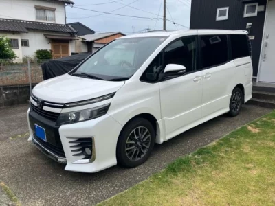TOYOTA VOXY 2014 с аукциона, 2000cc, пробег 109 000 км