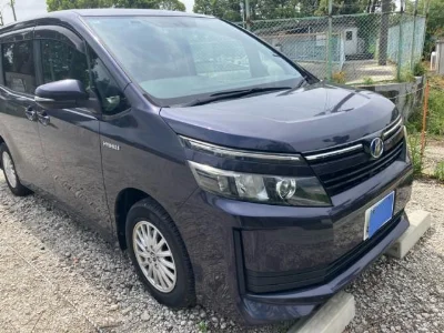TOYOTA VOXY 2014 с аукциона, 1800cc, пробег 116 000 км