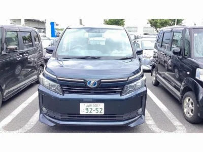 TOYOTA VOXY 2014 с аукциона, 1800cc, пробег 145 000 км