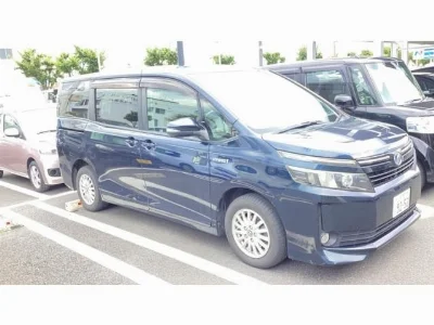 TOYOTA VOXY 2014 с аукциона, 1800cc, пробег 145 000 км