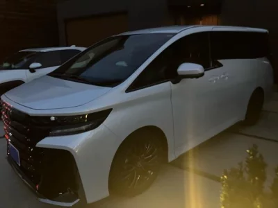 TOYOTA VELLFIRE 2025 с аукциона, 2400cc, пробег 4 000 км