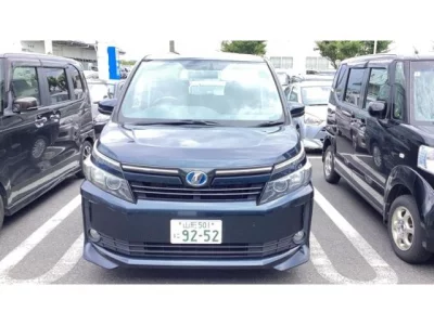 TOYOTA VOXY 2014 с аукциона, 1800cc, пробег 145 000 км