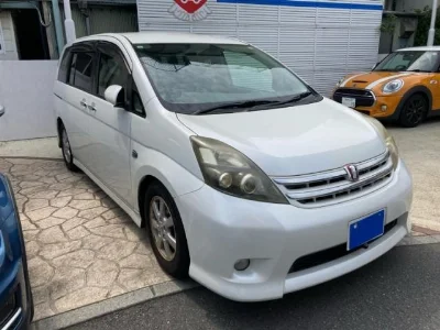 TOYOTA ISIS 2010 с аукциона, 1800cc, пробег 109 000 км