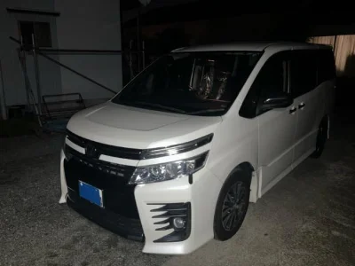 TOYOTA VOXY 2015 с аукциона, 2000cc, пробег 130 000 км