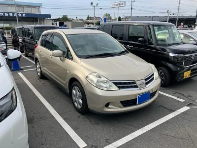 NISSAN TIIDA