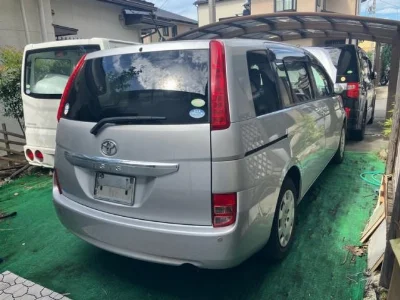 TOYOTA ISIS 2005 с аукциона, 1800cc, пробег 42 000 км