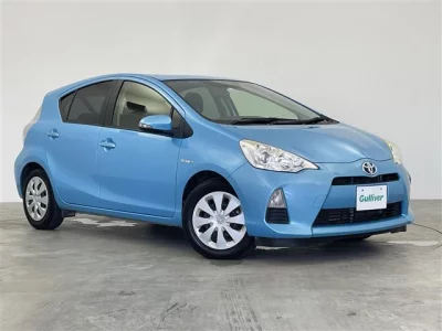 TOYOTA AQUA 2014 с аукциона, 1500cc, пробег 64 000 км