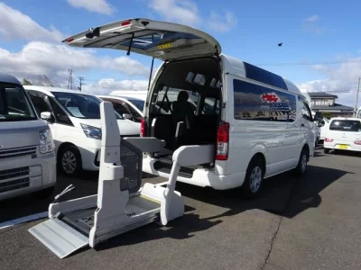TOYOTA HIACE