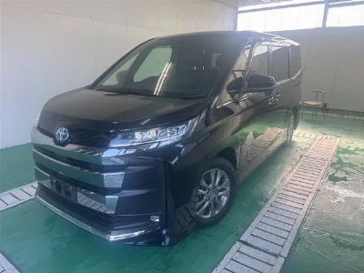 TOYOTA NOAH 2023 с аукциона, 1800cc, пробег 21 000 км