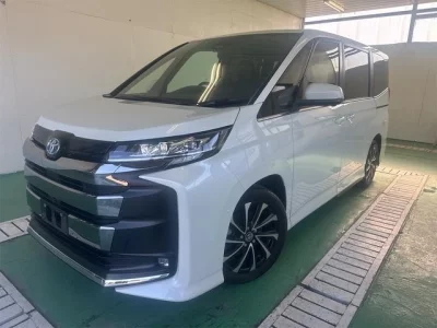 TOYOTA NOAH 2024 с аукциона, 1800cc, пробег 15 000 км