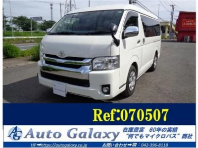 TOYOTA HIACE