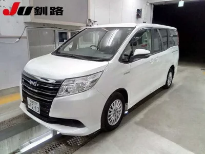 TOYOTA NOAH 2015 с аукциона, 1800cc, пробег 56 000 км