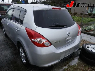 NISSAN TIIDA