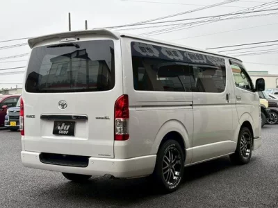 TOYOTA HIACE VAN