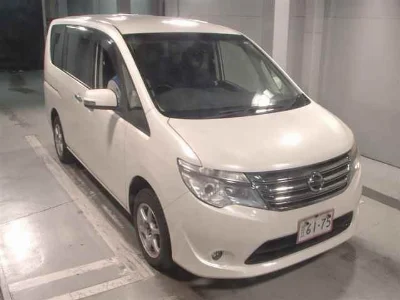 NISSAN SERENA  с аукциона, 2000cc, пробег 151 000 км