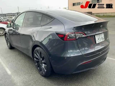 TESLA MODEL Y