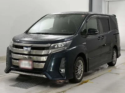 TOYOTA NOAH 2017 с аукциона, 1800cc, пробег 197 000 км