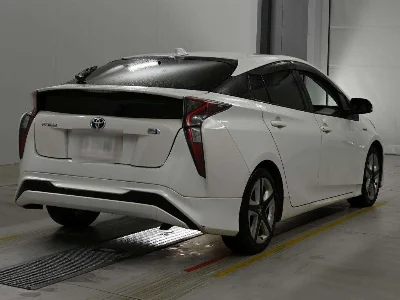 TOYOTA PRIUS 2015 с аукциона, 1800cc, пробег 176 000 км