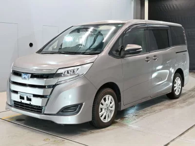 TOYOTA NOAH 2020 с аукциона, 1800cc, пробег 42 000 км