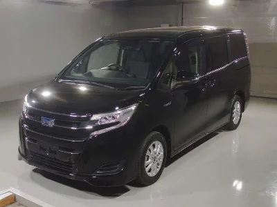 TOYOTA NOAH 2018 с аукциона, 1800cc, пробег 85 000 км