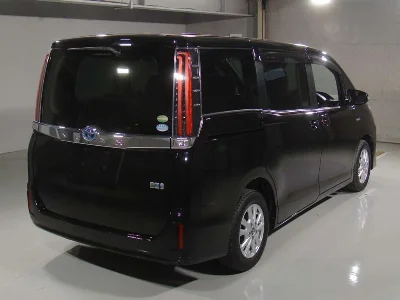 TOYOTA NOAH 2018 с аукциона, 1800cc, пробег 85 000 км