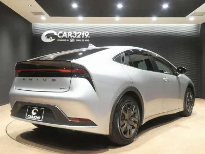 TOYOTA PRIUS 2023 с аукциона, 1800cc, пробег 25 000 км