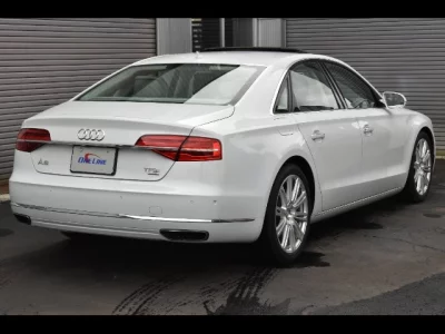 AUDI A8