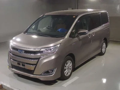 TOYOTA NOAH 2017 с аукциона, 1800cc, пробег 101 000 км