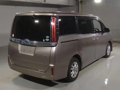 TOYOTA NOAH 2017 с аукциона, 1800cc, пробег 101 000 км