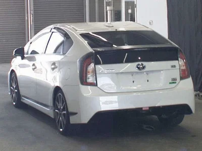 TOYOTA PRIUS 2013 с аукциона, 1800cc, пробег 218 000 км