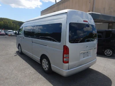 TOYOTA HIACE