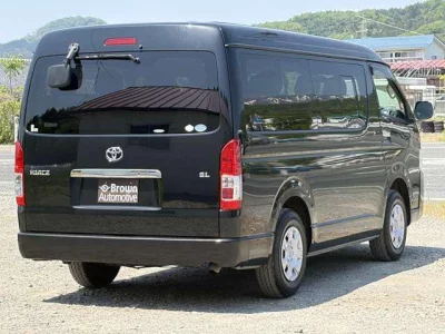 TOYOTA HIACE