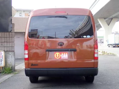 TOYOTA HIACE