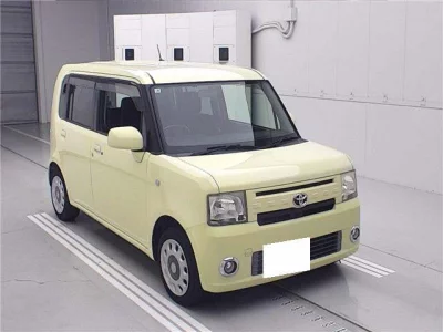 TOYOTA PIXIS SPACE