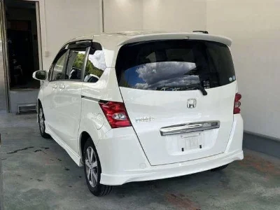 HONDA FREED 2011 с аукциона, 1500cc, пробег 142 000 км