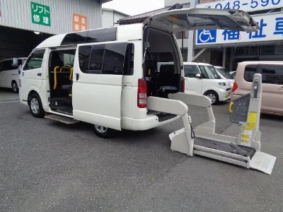 TOYOTA HIACE VAN
