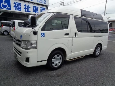 TOYOTA HIACE VAN