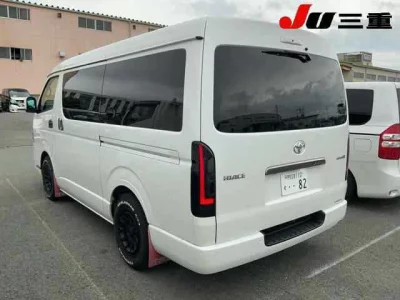 TOYOTA HIACE VAN